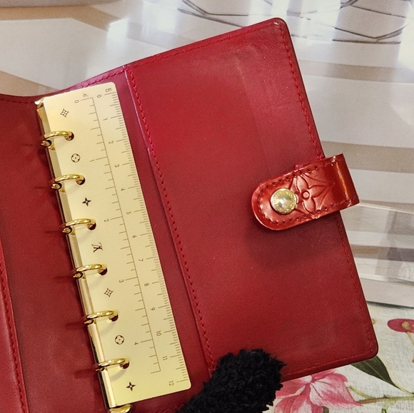 Authentic Louis Vuitton Vernis Red Agenda Cover - Picture 5 of 15